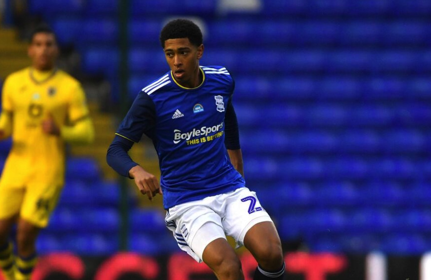 玉昆外援奥斯卡在老家开车时车辆突然起火，好在人没事（玉昆外援奥斯卡在老家驾车遭遇车辆自燃，所幸人身无恙）