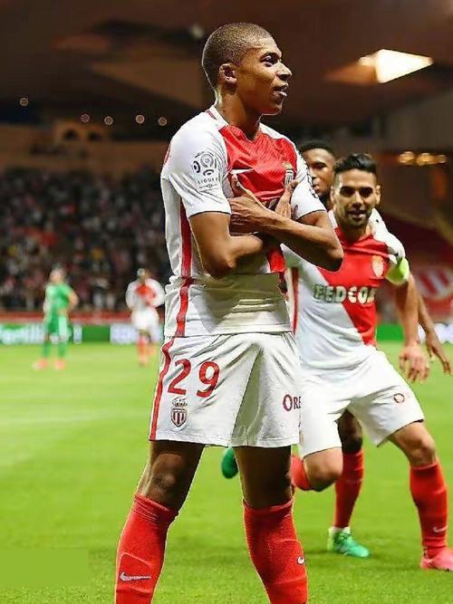 官方：弟媳之子伊萨戈与切尔西签下首份职业合同（切尔西官宣：蒂亚戈·席尔瓦之子伊萨戈签下首份职业合同）