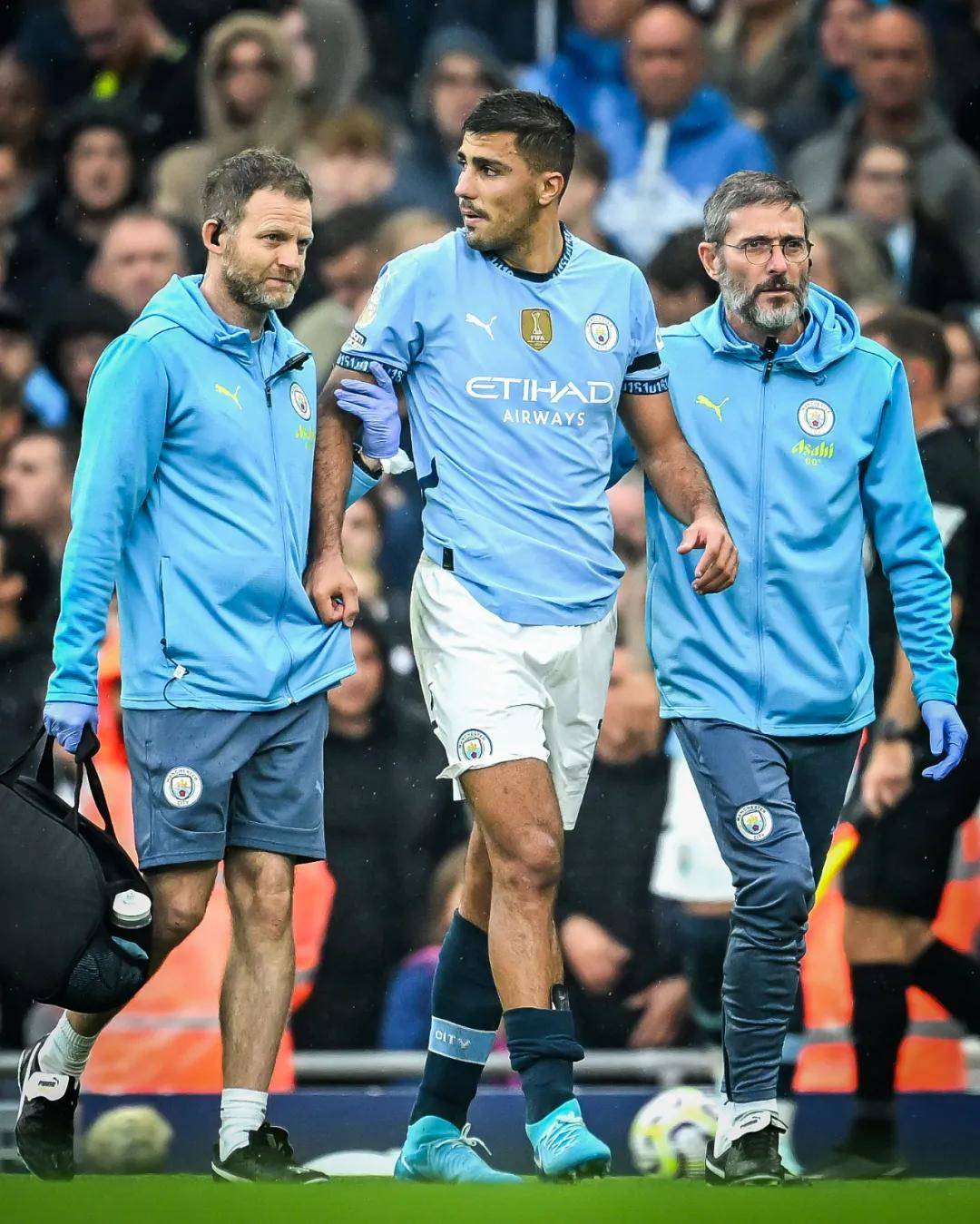 诺里斯和勒克莱尔先后进站换胎，诺里斯出站后暂列第9（勒克莱尔与诺里斯先后进站更换轮胎，诺里斯回到赛道暂居第9位）