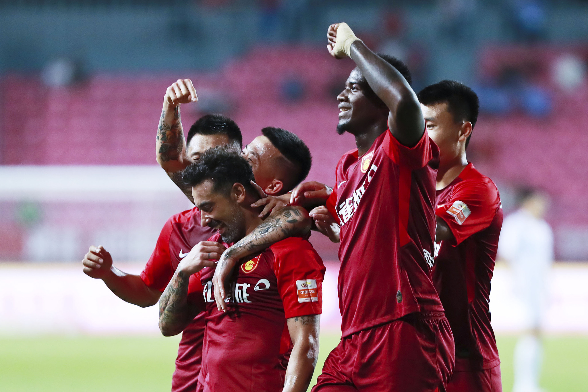 佳夫：上场机会不多让我决定离开米兰；希望米兰能拿联赛冠军（佳夫：出场时间有限促我告别米兰，仍盼米兰夺得联赛冠军）