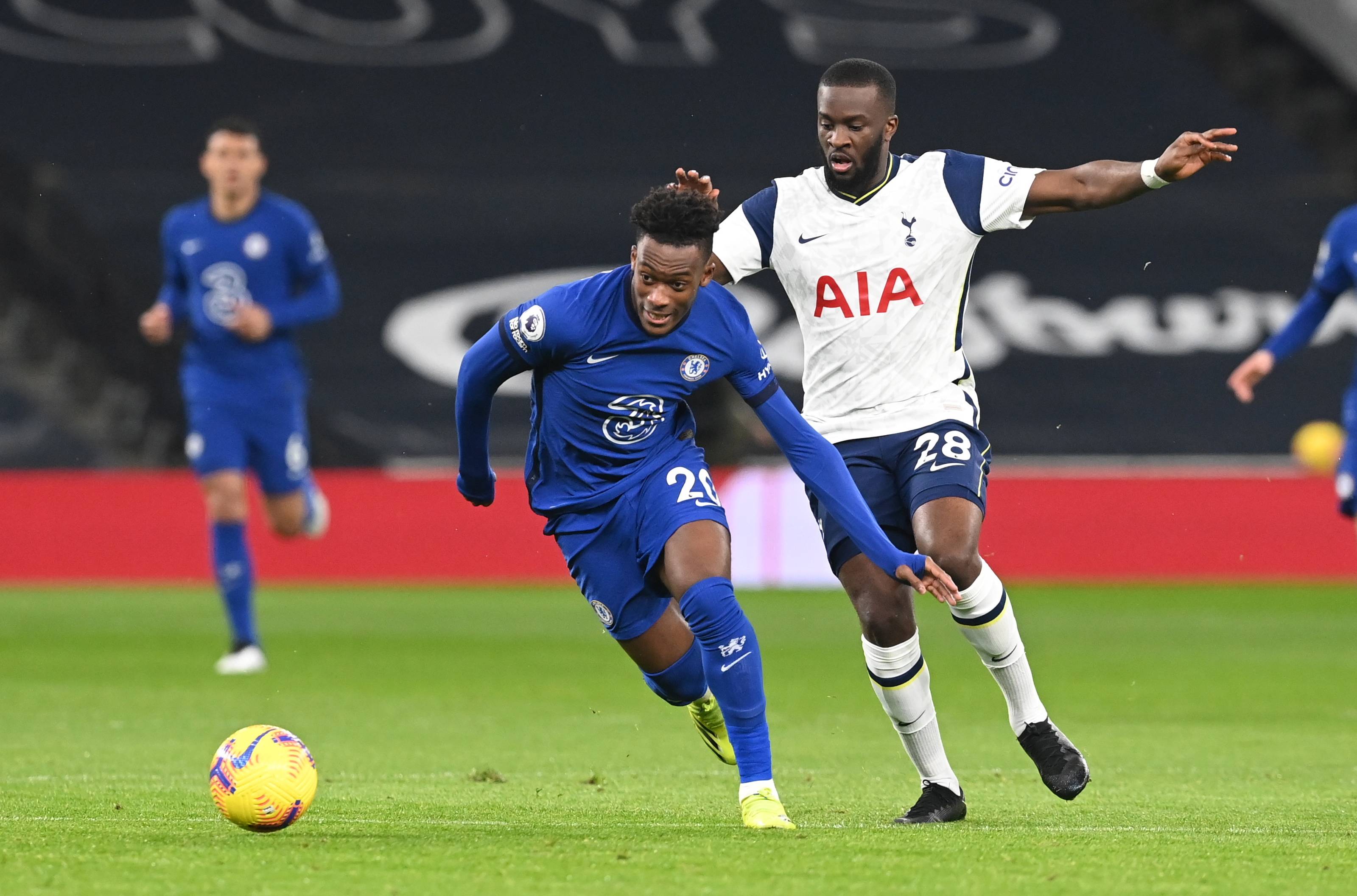 埃孔：尼日利亚足协结清欠款，全队团结一心备战比赛（埃孔：尼日利亚足协已结清欠薪，球队同心备战）