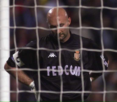 德甲半场：努萨禁区内倒地未判，门兴0-0莱比锡（德甲半场战报：努萨禁区内倒地未判罚，门兴暂0-0莱比锡）