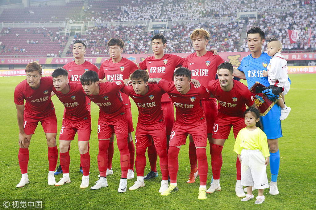 马德兴：有关方面对王洪亮带队0-3巴西不满，却对女足0-8沉默（马德兴：王洪亮率队0-3不敌巴西遭质疑，女足0-8却无人置评）