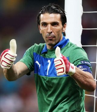 罗体：齐尔克泽愿意加盟罗马，但罗马先租后买报价被曼联拒绝（罗体：齐尔克泽愿投罗马，曼联否决先租后买方案）