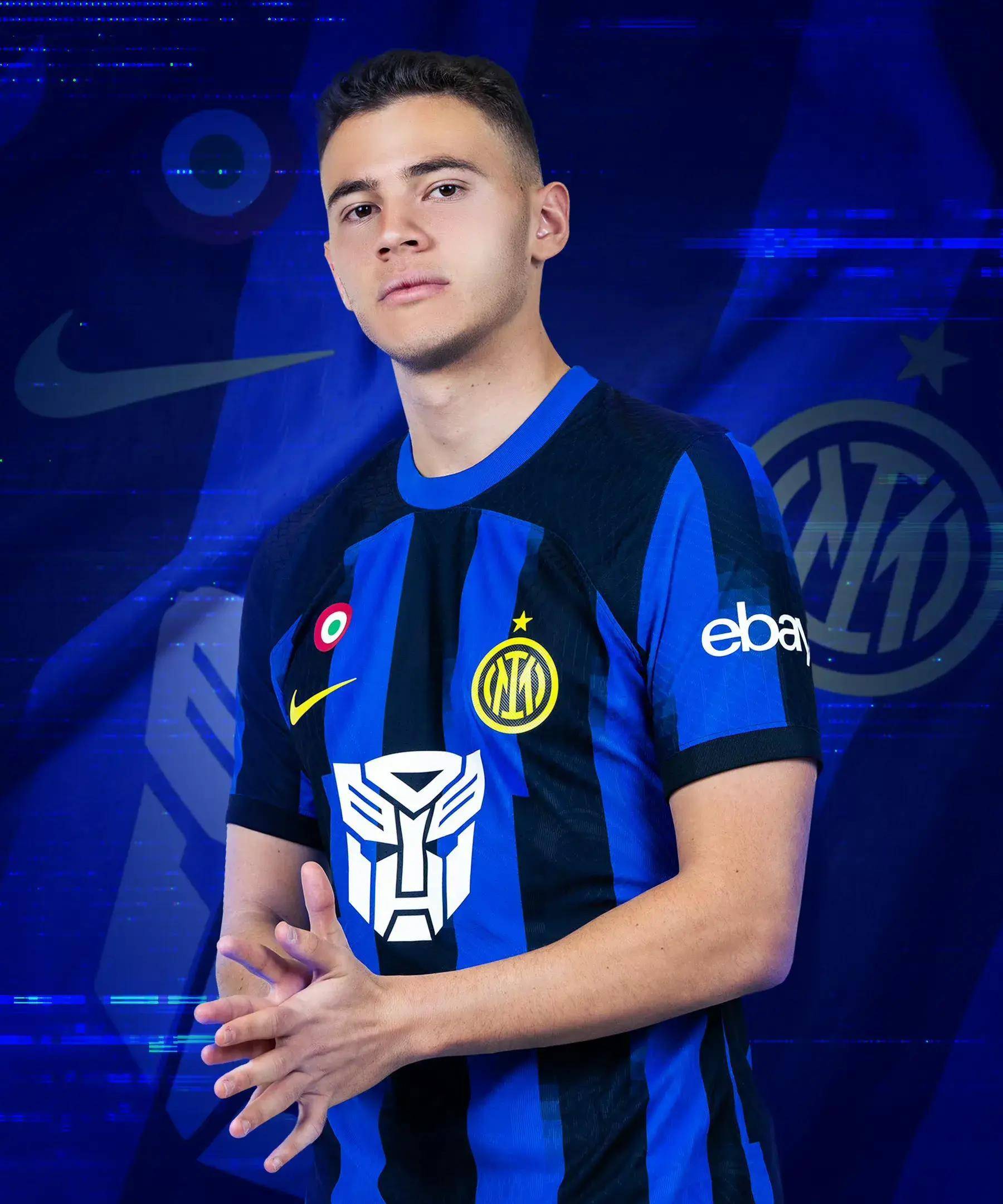 前锋单场两助攻一进球，表现全能（前锋轰一球送两助攻，全能发挥统治全场）