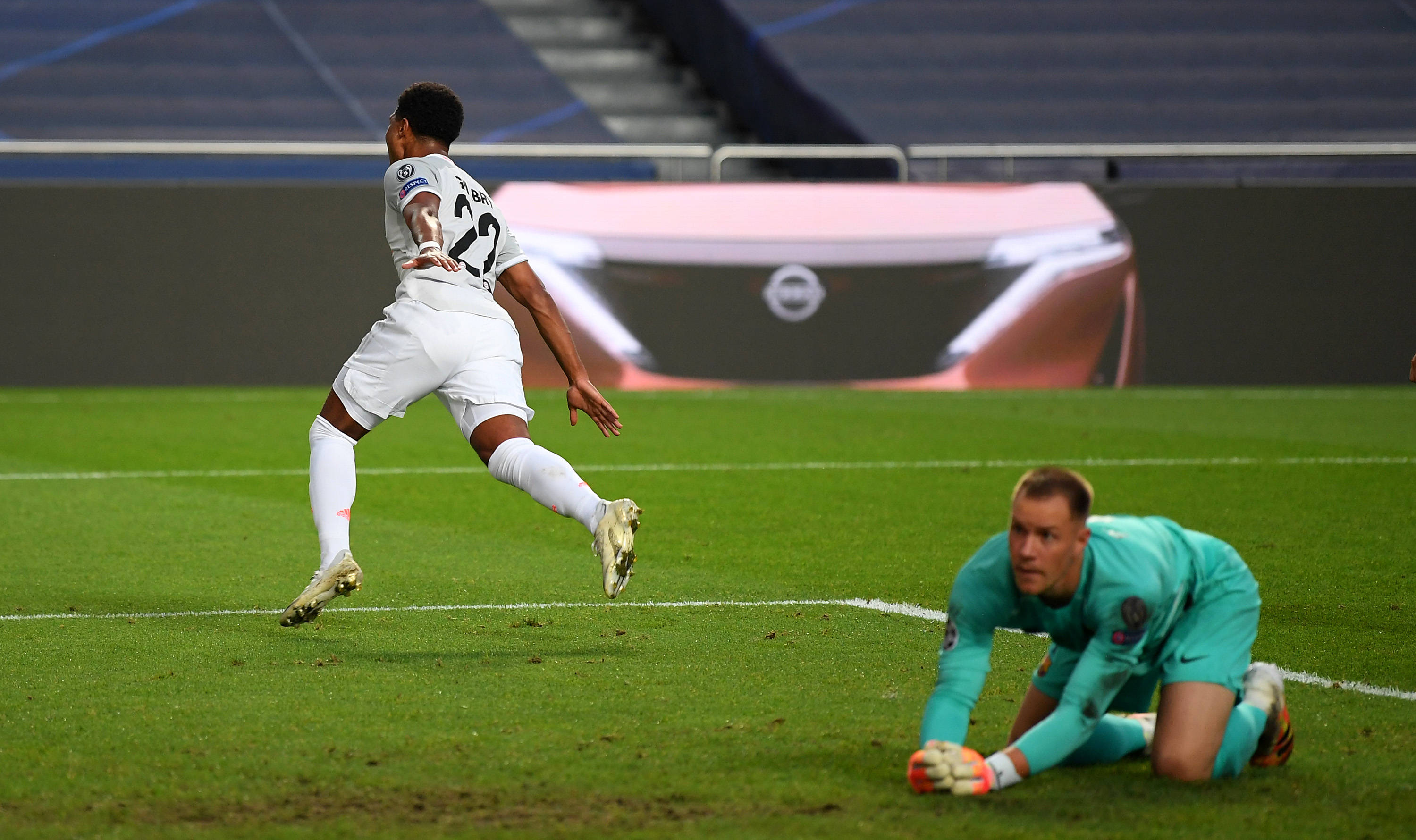 魔鬼赛程前闹内讧！利物浦遭遇四大危机，争四成球队终极目标（魔鬼赛程将至先起内讧！利物浦陷四重危机，争四或成唯一目标）