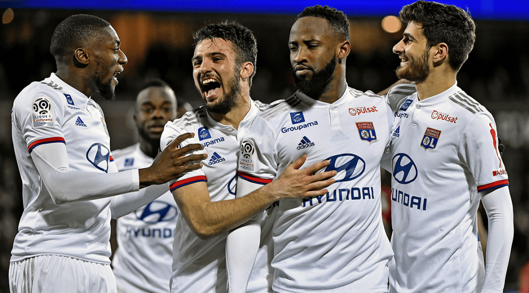 CBA杯战报：王哲林17分7板，上海111-72狂胜四川（CBA杯快讯：王哲林砍下17分7篮板，上海111-72大胜四川）