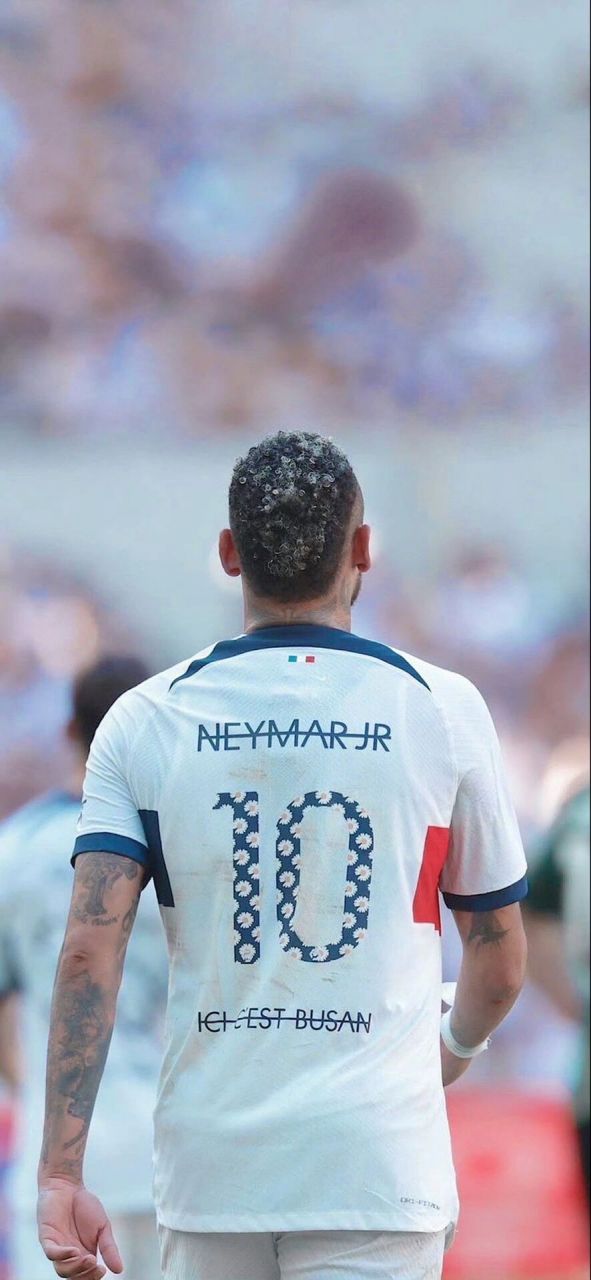 热议国足选帅：本土教练是陪标的；选土帅洋帅都是领导一句话（国足选帅引发热议：本土教练被指成陪跑，土帅洋帅归根还是领导说了算）