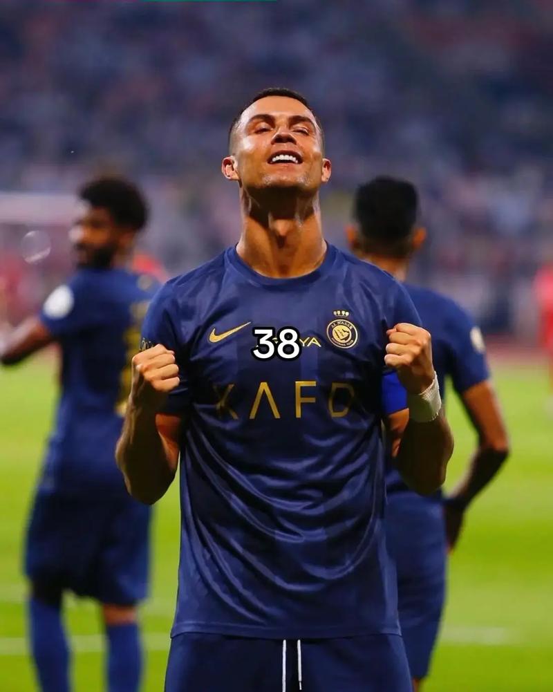 弗兰克：中国非常自由和安全，商品非常便宜，菜味道出奇地好（弗兰克：中国自由安全，物价低廉，菜肴惊艳可口）