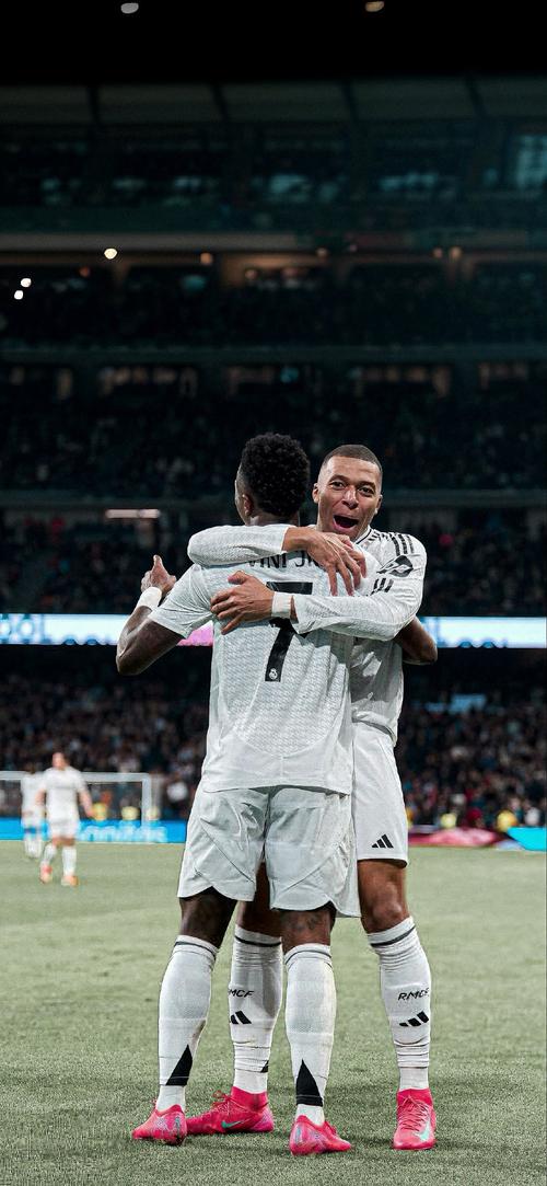 电讯报：曼联将在明年1月全力争夺塞梅尼奥，阿莫林非常欣赏他（电讯报：曼联明年一月将倾力引进塞梅尼奥，阿莫林对其青睐有加）