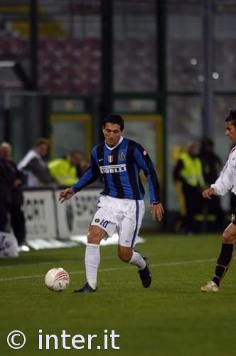 率重庆铜梁龙冲超，张外龙有望带领第5支球队征战中超（张外龙率重庆铜梁龙完成冲超，有望执教第5支中超球队）